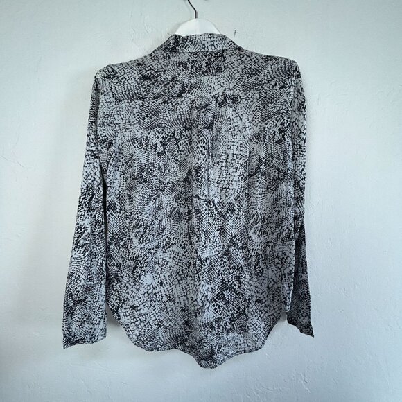 Cloth & Stone Womens Snakeskin Long Sleeve Button-Up Shirt Top Small Black NWOT - Picture 2 of 8